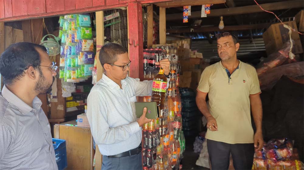 রাঙ্গামাটিতে জাতীয় ভোক্তা অধিকার সংরক্ষণ অধিদপ্তর এবং বাংলাদেশ নিরাপদ খাদ্য কর্তৃপক্ষের অভিযানে তিন ব্যবসায়ীর জরিমানা।