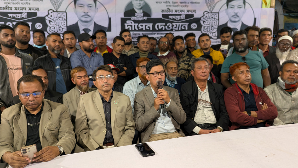 রাঙ্গামাটির বিভিন্ন উপজেলার মানুষের যাতায়াতের জন্য রিজার্ভ বাজার লঞ্চ ঘাটকে আধুনিকায়ন করা হবে ঃ দীপেন দেওয়ান